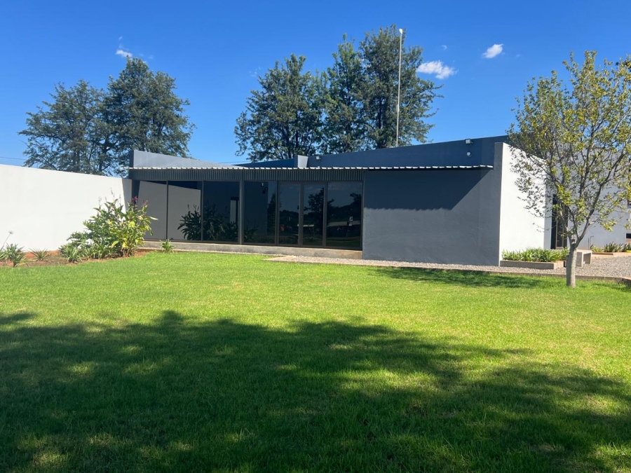 Commercial Property for Sale in Kroondal North West